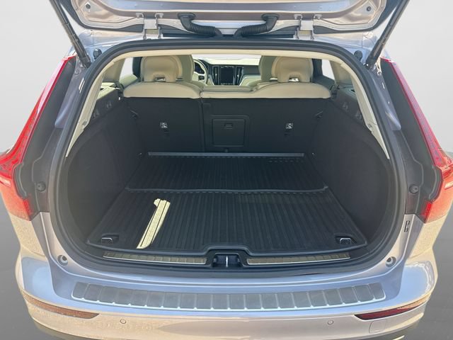 Certified 2026 Volvo V60 B5 Cross Country Plus w/ Protection Package Premier AWD/4WD image 24