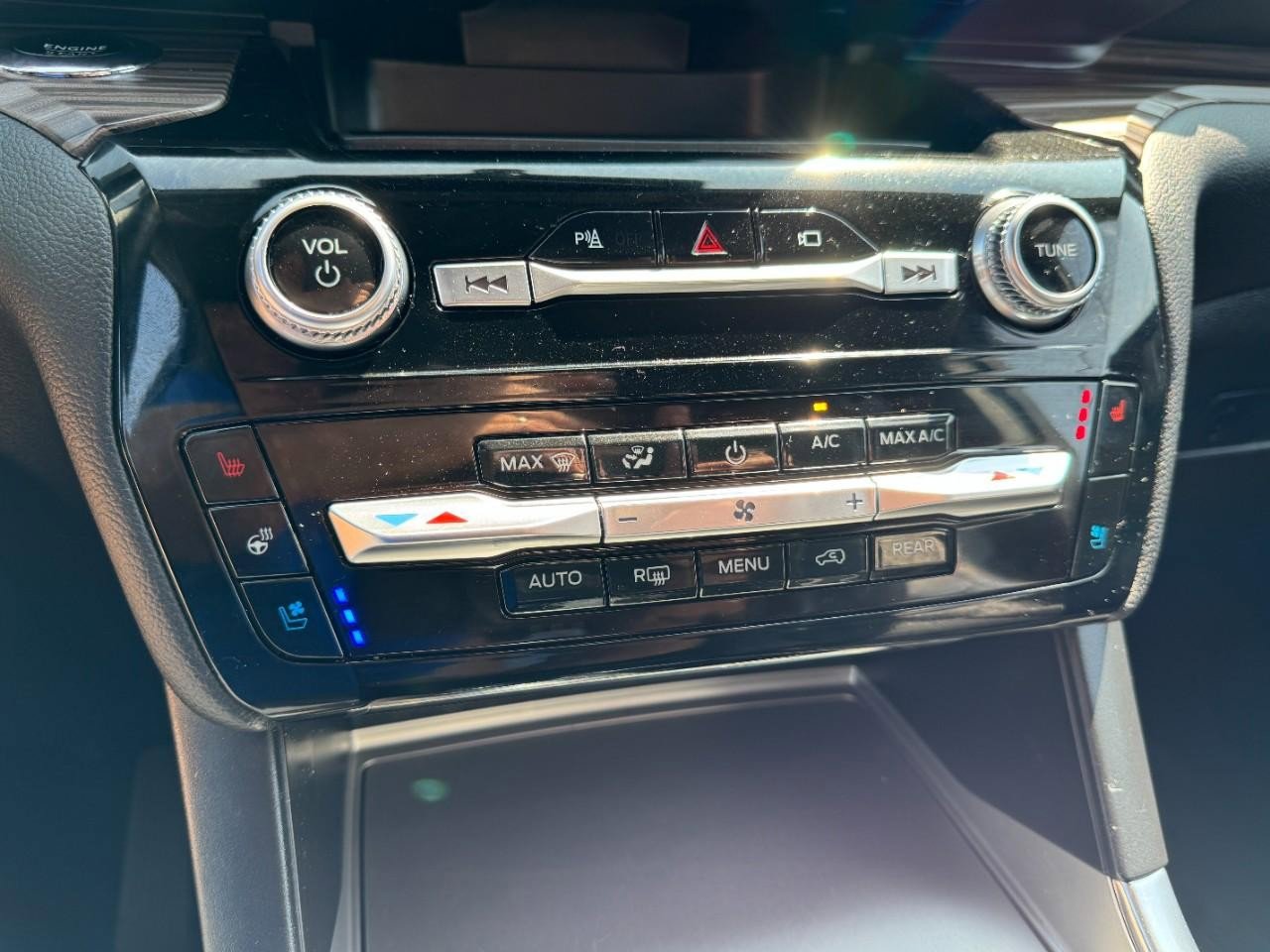 Used 2022 Ford Explorer Limited w/ Equipment Group 301A image 20