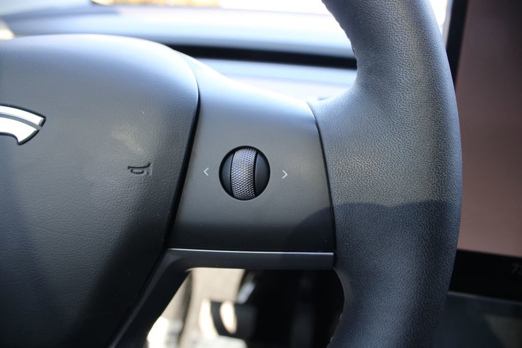 Used 2024 Tesla Model Y Long Range image 19