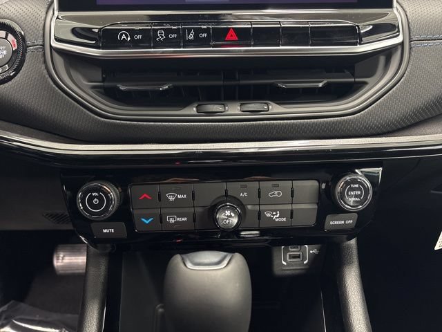 New 2026 Jeep Compass Latitude AWD/4WD image 33