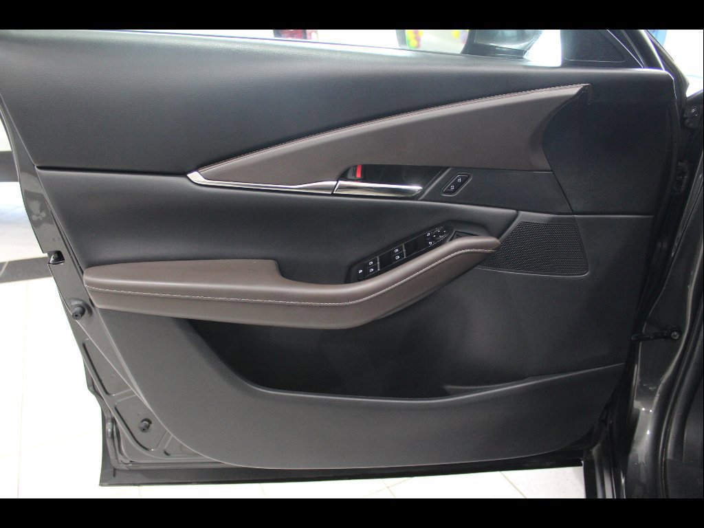 Used 2023 MAZDA CX-30 AWD 2.5 S w/ Premium Package image 16