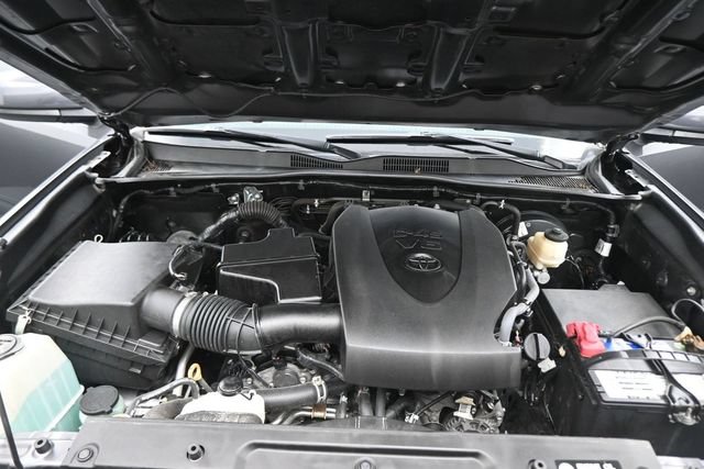 Used 2018 Toyota Tacoma SR5 RWD image 12