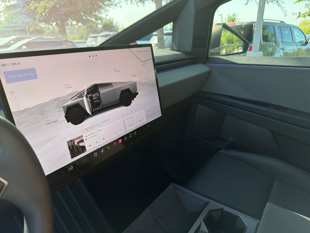 Used 2024 Tesla Cybertruck AWD Crew Cab image 25
