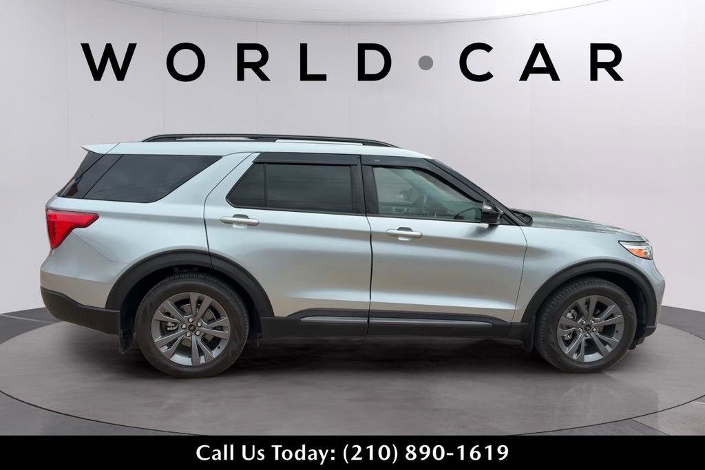Used 2022 Ford Explorer XLT w/ Equipment Group 202A image 2