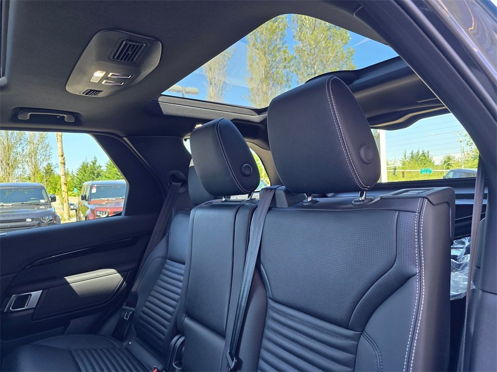 New 2025 Land Rover Discovery S image 29