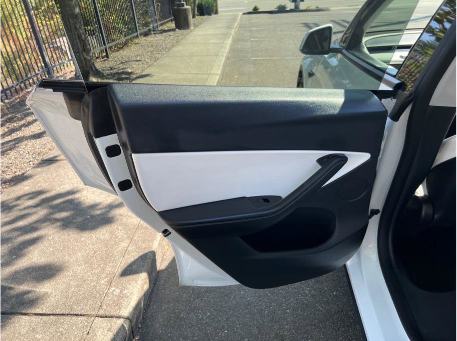 Used 2020 Tesla Model Y Long Range image 14