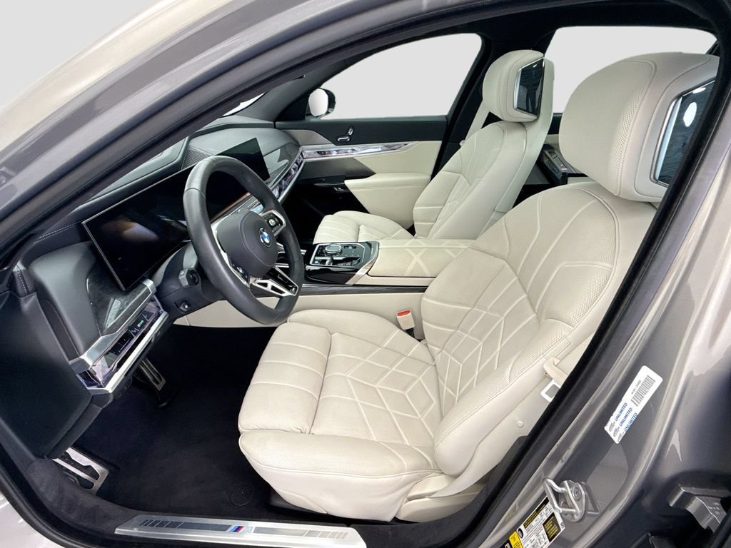 Used 2023 BMW 760i xDrive AWD/4WD image 18