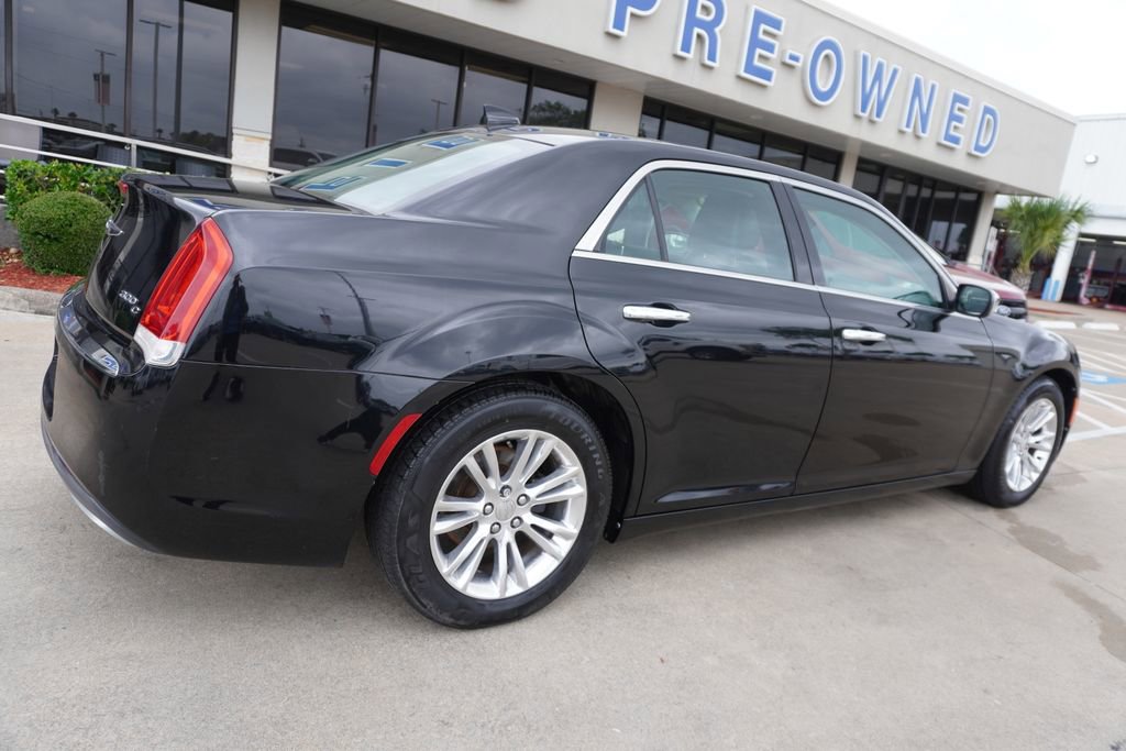 Used 2016 Chrysler 300 C RWD image 6