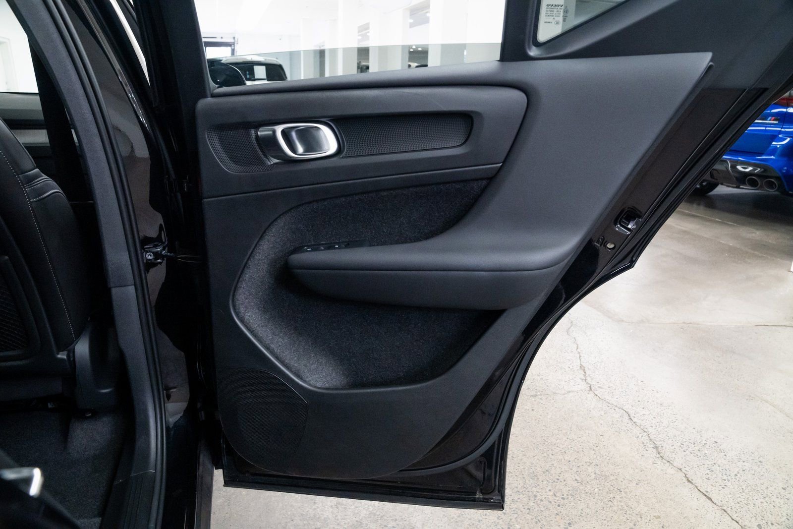 Used 2025 Volvo XC40 B5 Plus image 20