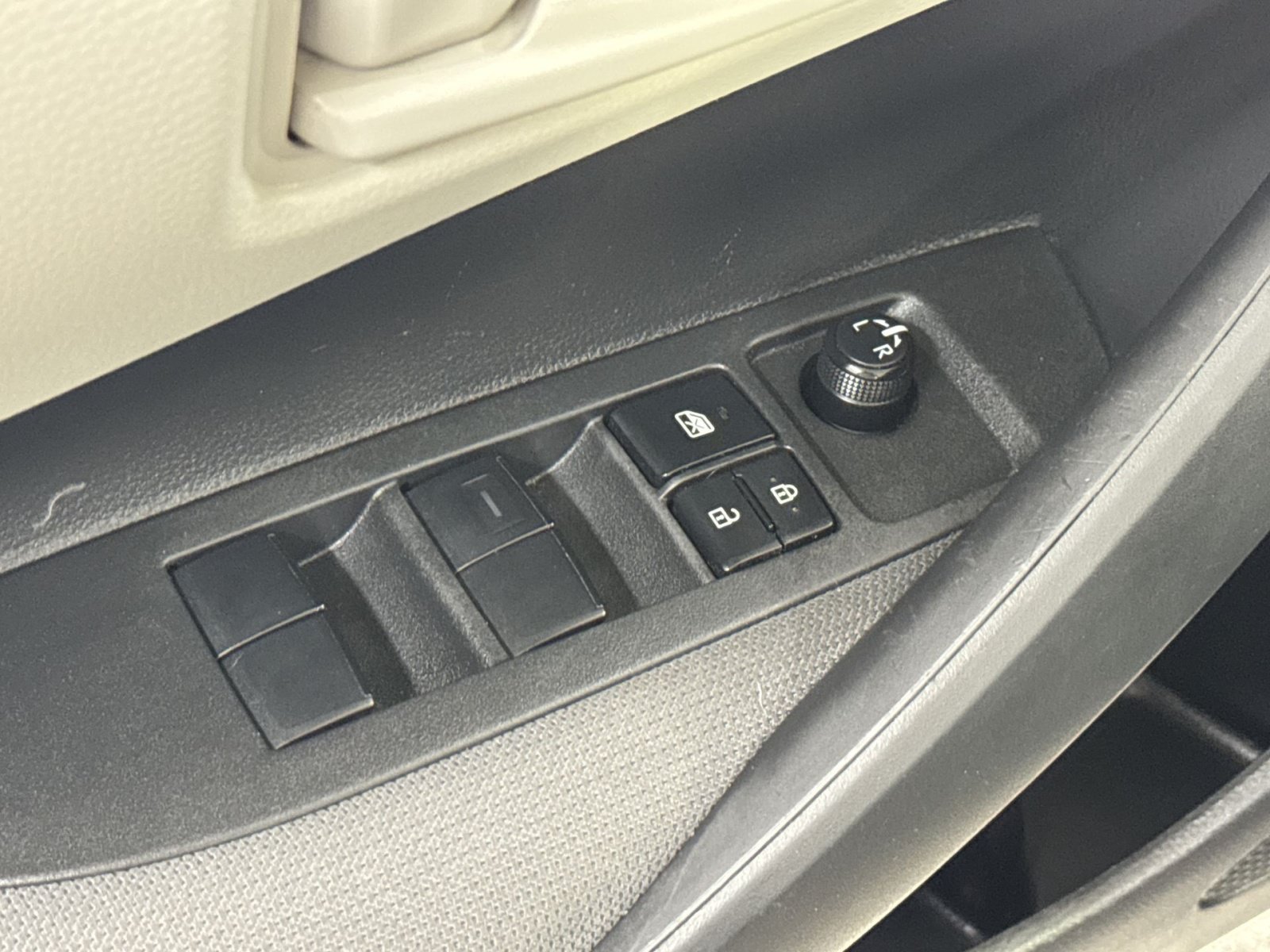 Used 2025 Toyota Corolla LE FWD image 15