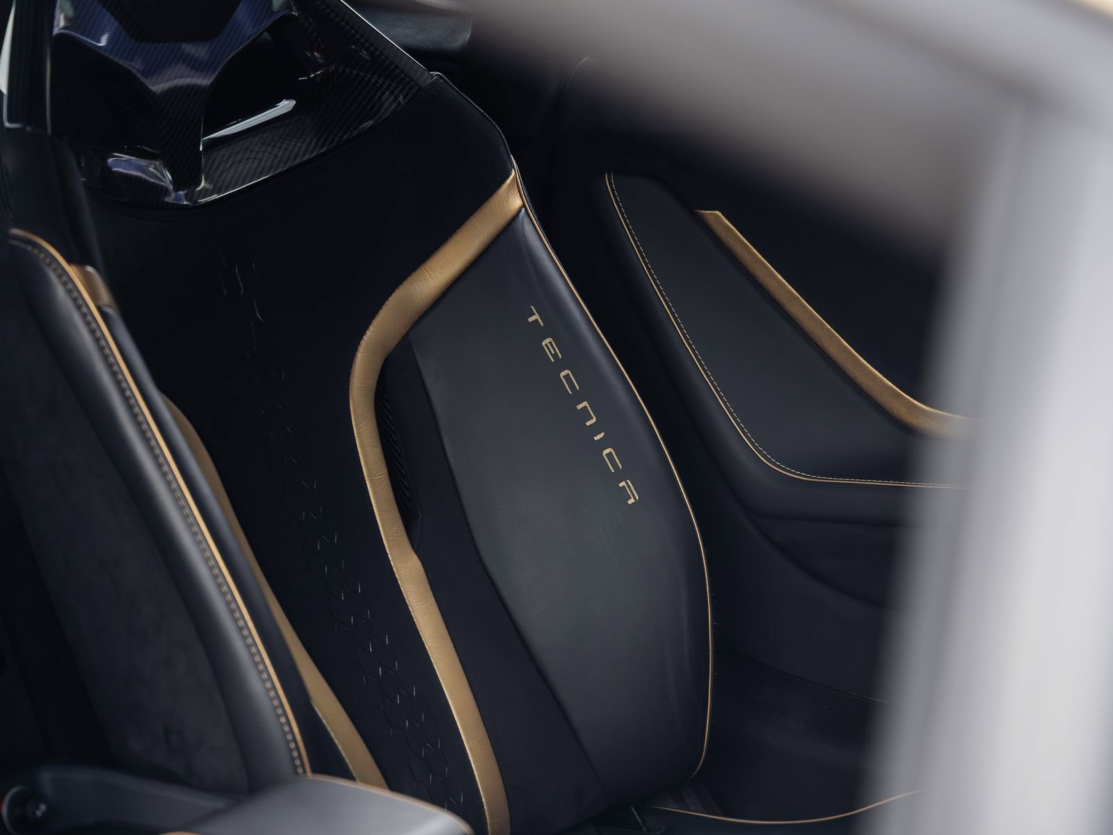 Used 2023 Lamborghini Huracan Tecnica RWD image 35