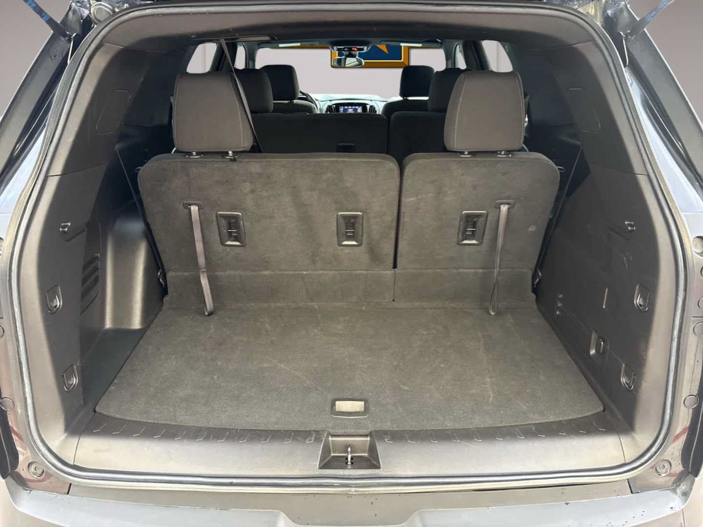 Used 2023 Chevrolet Traverse LT FWD image 19
