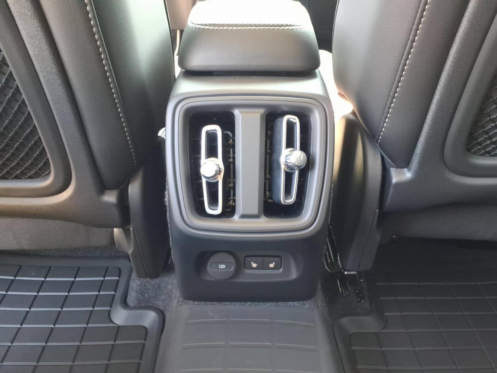 New 2026 Volvo XC40 B5 Core w/ Protection Package Premier AWD/4WD image 8