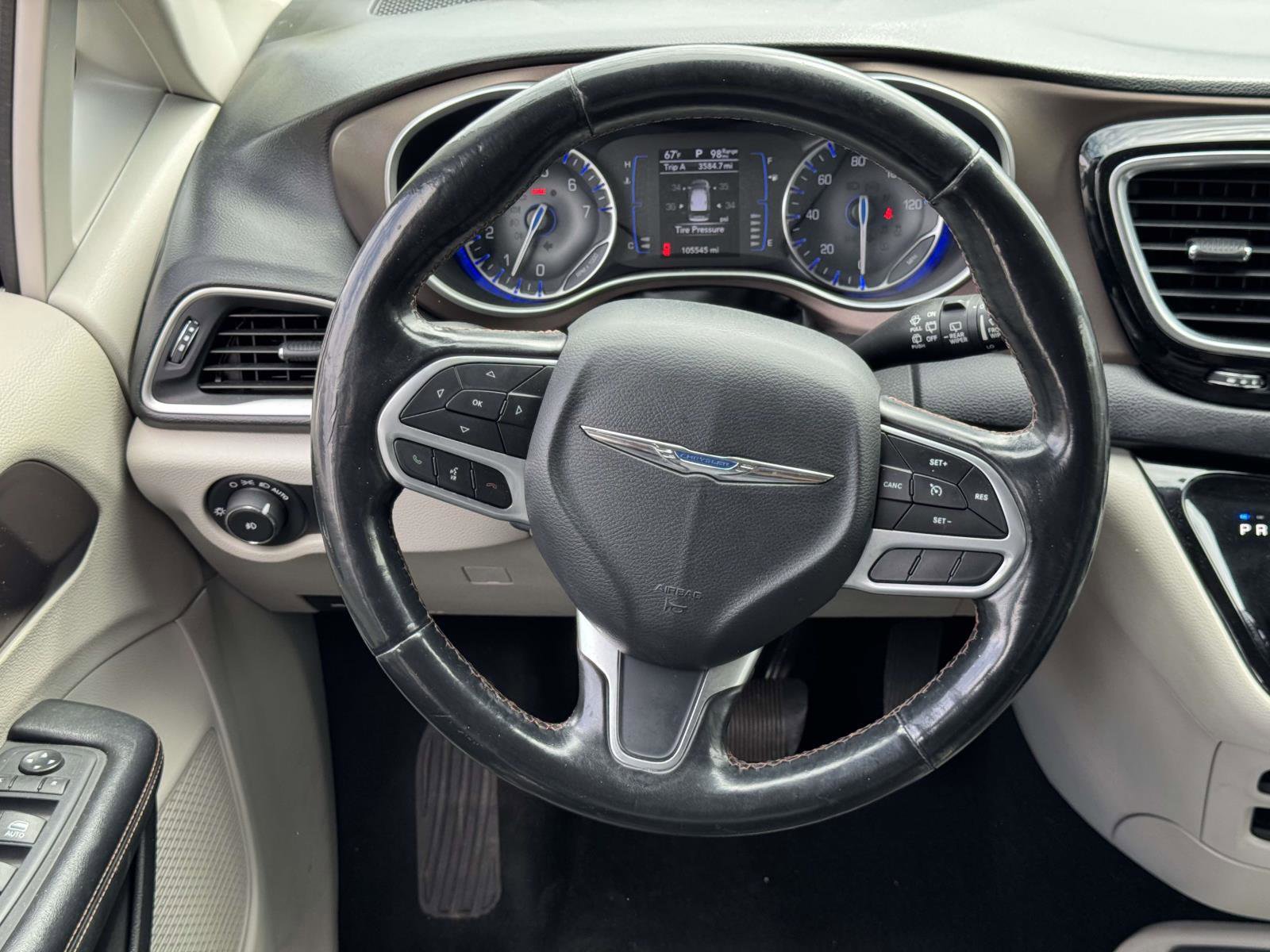 Used 2019 Chrysler Pacifica Touring-L FWD image 11