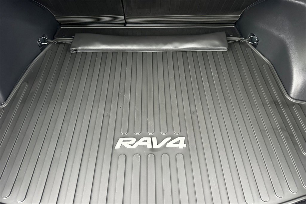 Used 2025 Toyota RAV4 XLE image 17