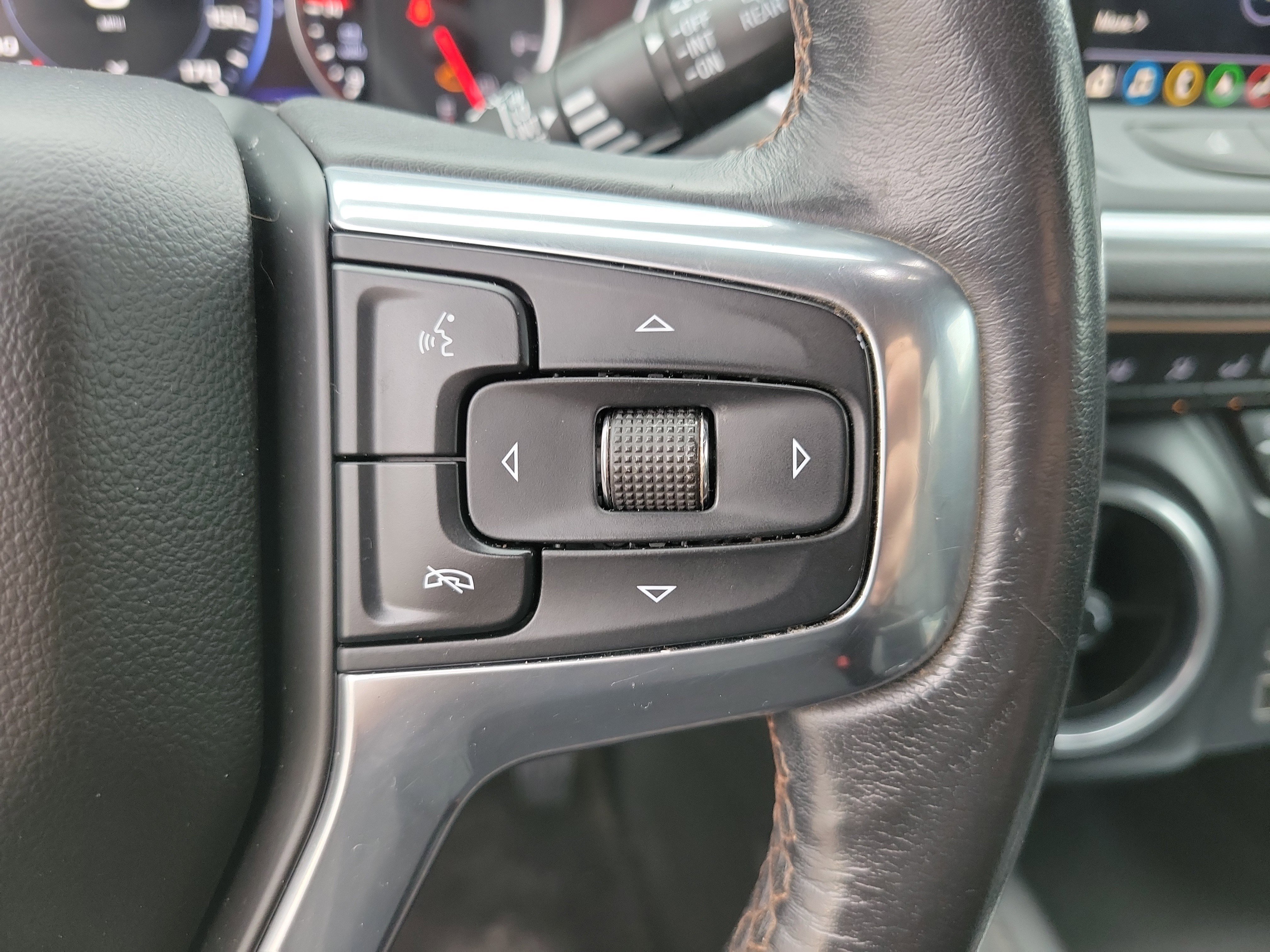 Used 2020 Chevrolet Blazer Premier w/ LPO, Black Grille Bar Package AWD/4WD image 22