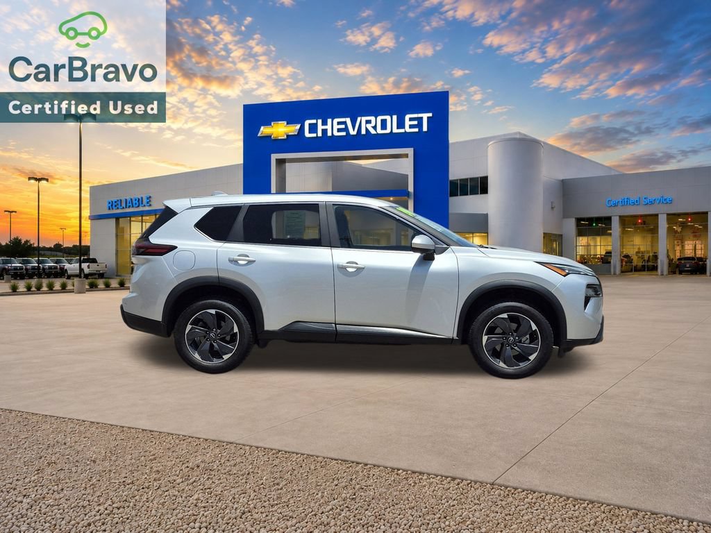 Used 2024 Nissan Rogue SV FWD image 2