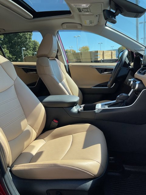 Used 2022 Toyota RAV4 Limited FWD image 19