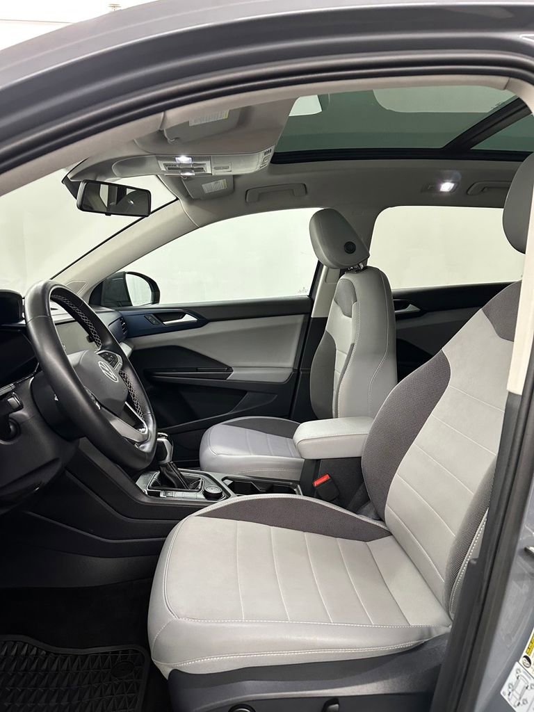 Used 2022 Volkswagen Taos SE w/ Panoramic Sunroof Package AWD/4WD image 12
