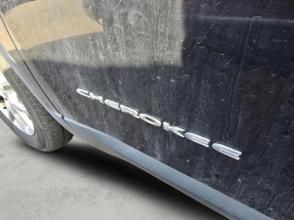 Used 2014 Jeep Cherokee Latitude w/ Comfort/Convenience Group image 24