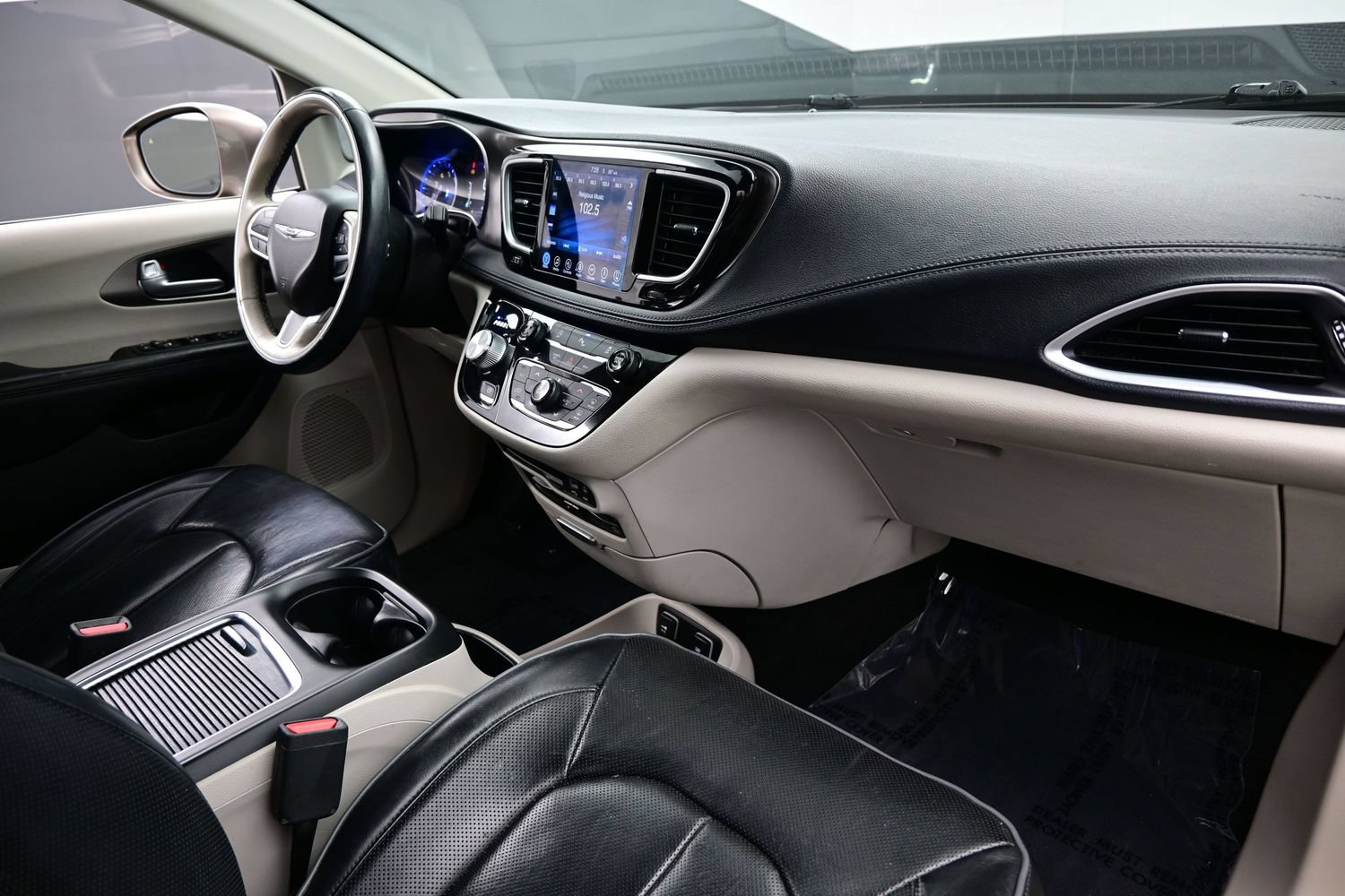 Used 2017 Chrysler Pacifica Limited FWD image 15
