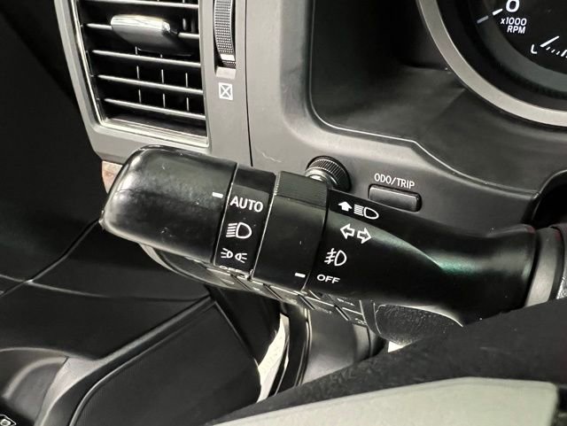 Used 2014 Toyota Land Cruiser image 31