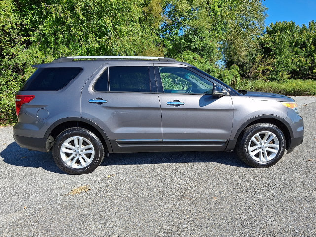 Used 2013 Ford Explorer XLT AWD/4WD image 7