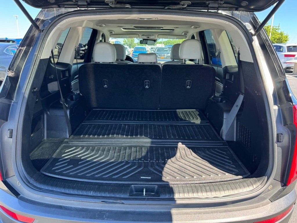 Used 2020 Kia Telluride S w/ S 8 Passenger Seating Package AWD/4WD image 6