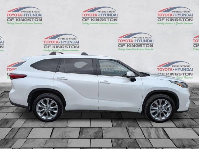 Used 2023 Toyota Highlander Limited image 2