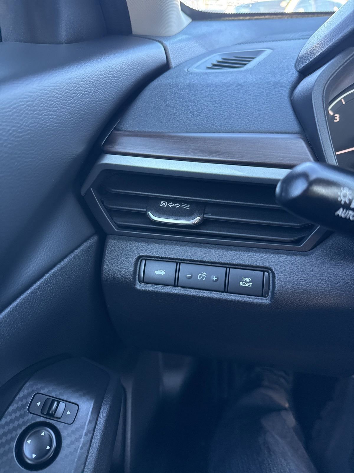 Used 2024 Nissan Altima 2.5 SV image 16