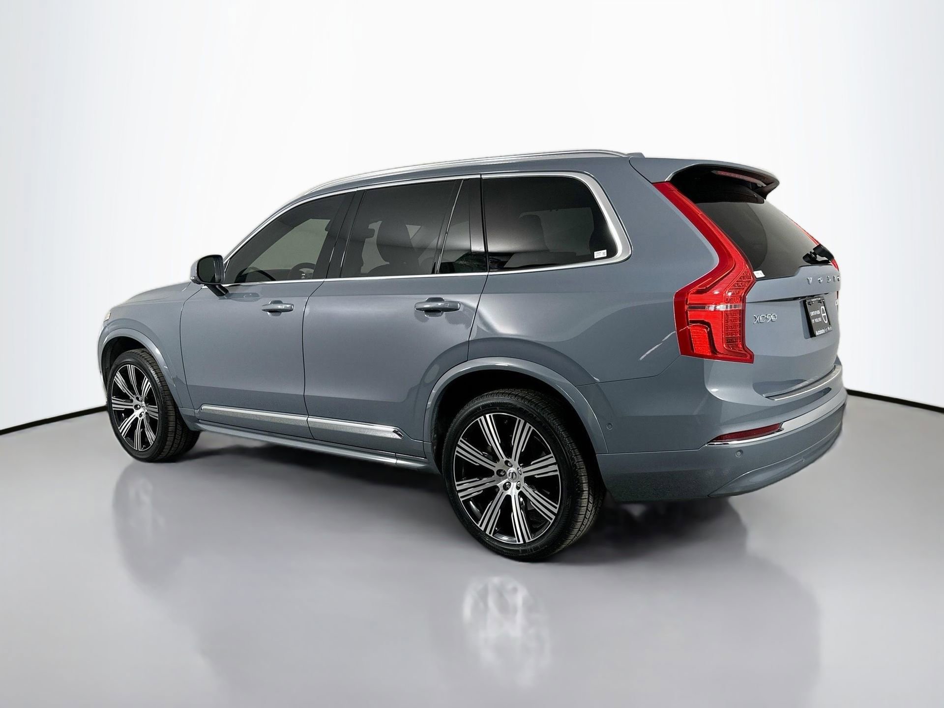 Certified 2023 Volvo XC90 B6 Ultimate w/ Protection Package Premier image 8