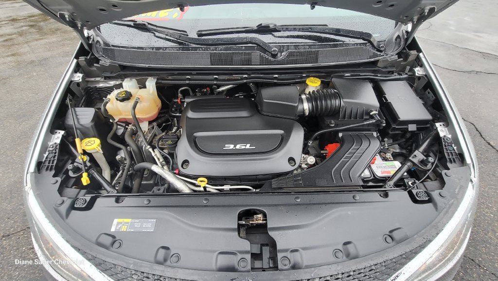 Used 2018 Chrysler Pacifica Touring-L FWD image 17