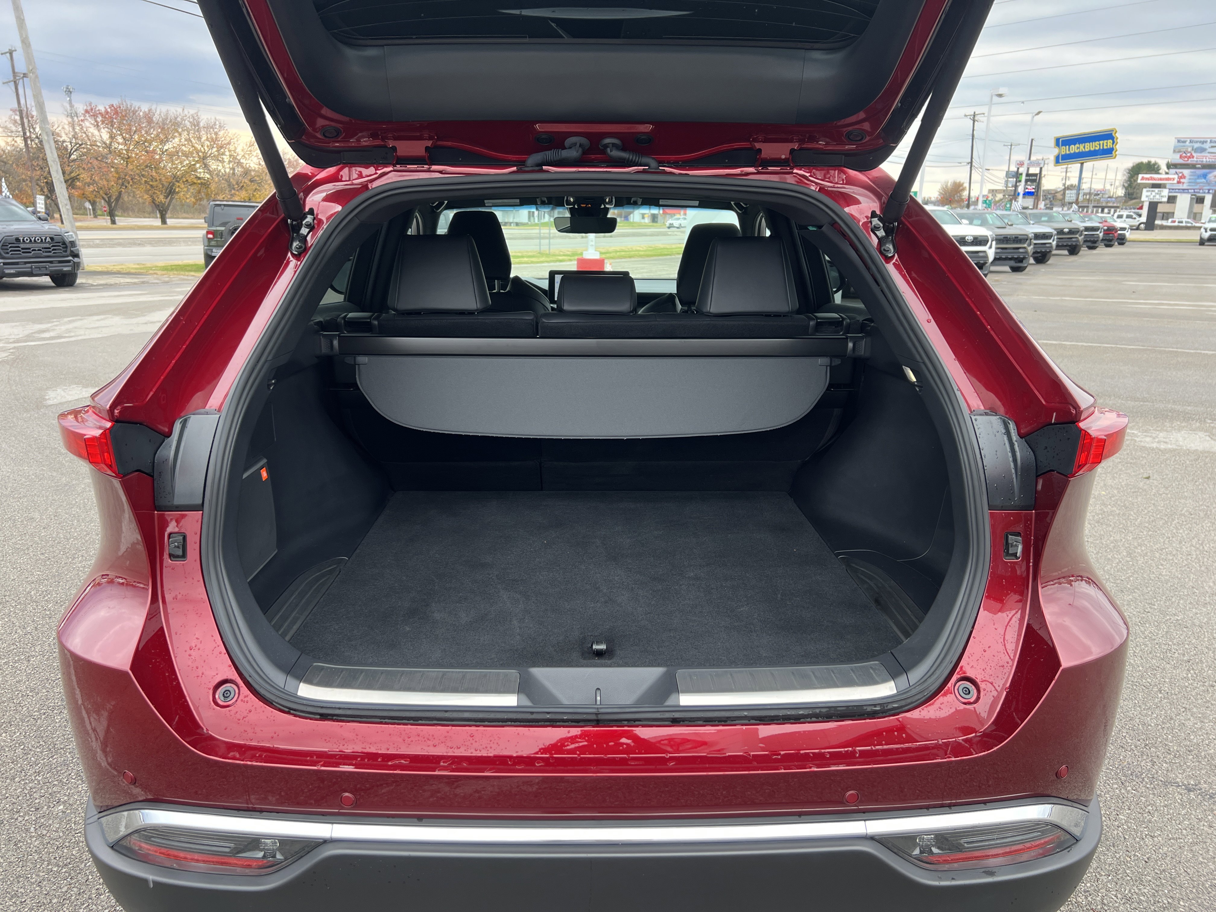 Certified 2024 Toyota Venza XLE image 21