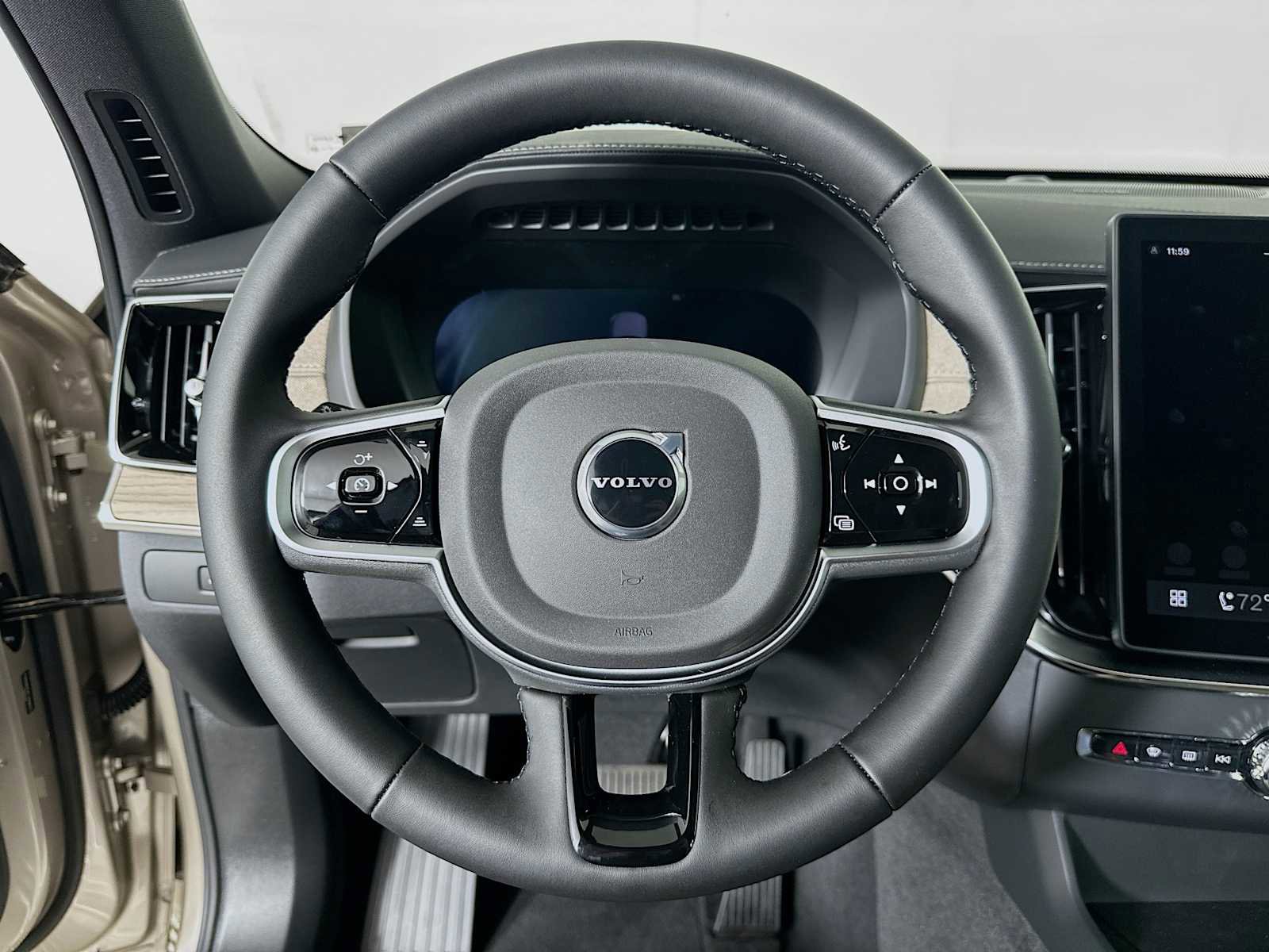 New 2026 Volvo XC90 T8 Plus w/ Protection Package Premier AWD/4WD image 11