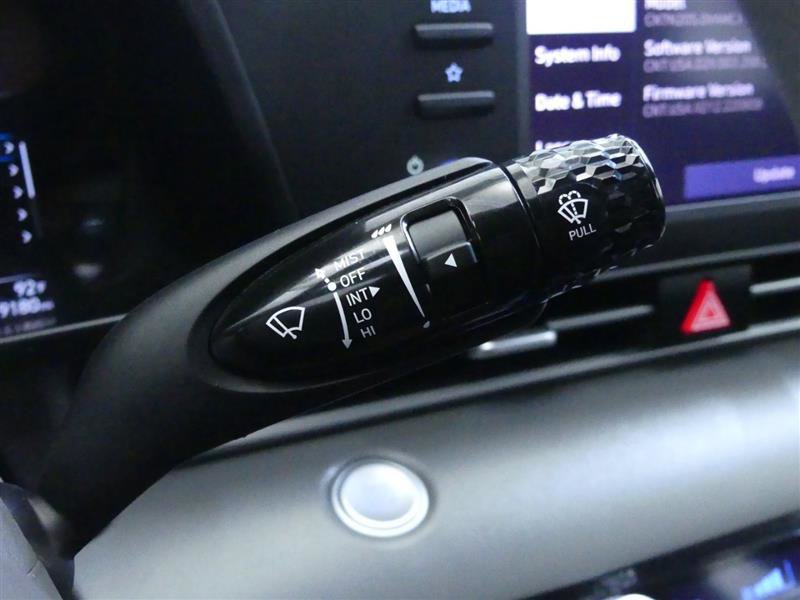 Used 2023 Hyundai Elantra SEL image 16