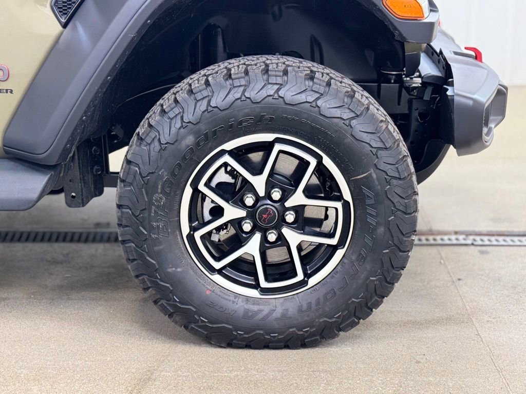 Used 2025 Jeep Wrangler Unlimited Rubicon w/ Convenience Group image 4