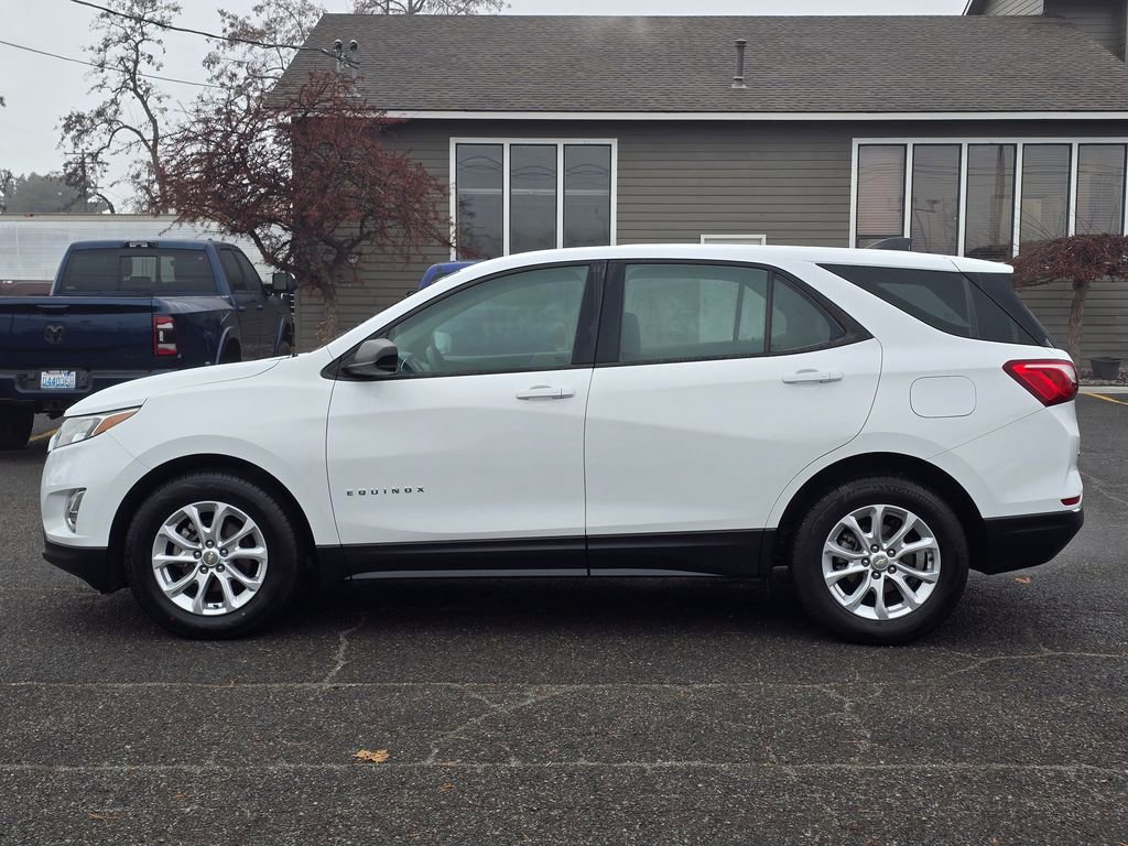 Used 2018 Chevrolet Equinox LS image 2