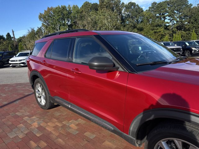 Used 2020 Ford Explorer XLT w/ Equipment Group 202A AWD/4WD image 18
