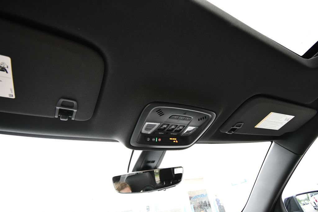 Used 2023 Chevrolet Traverse RS AWD/4WD image 33