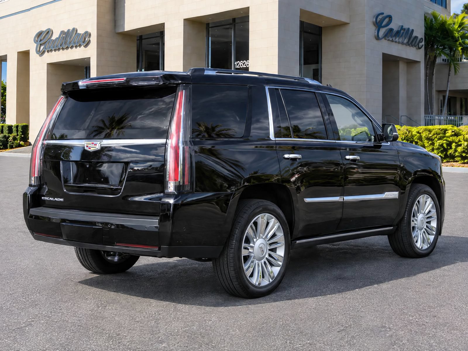 Used 2018 Cadillac Escalade Platinum AWD/4WD image 4