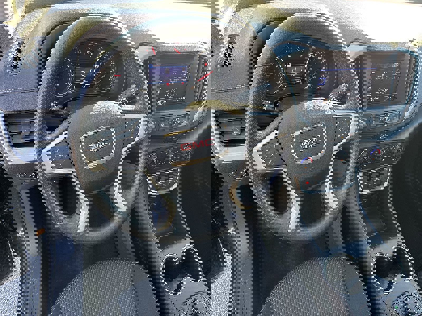 Used 2022 GMC Terrain SLE w/ Driver Convenience Package image 18