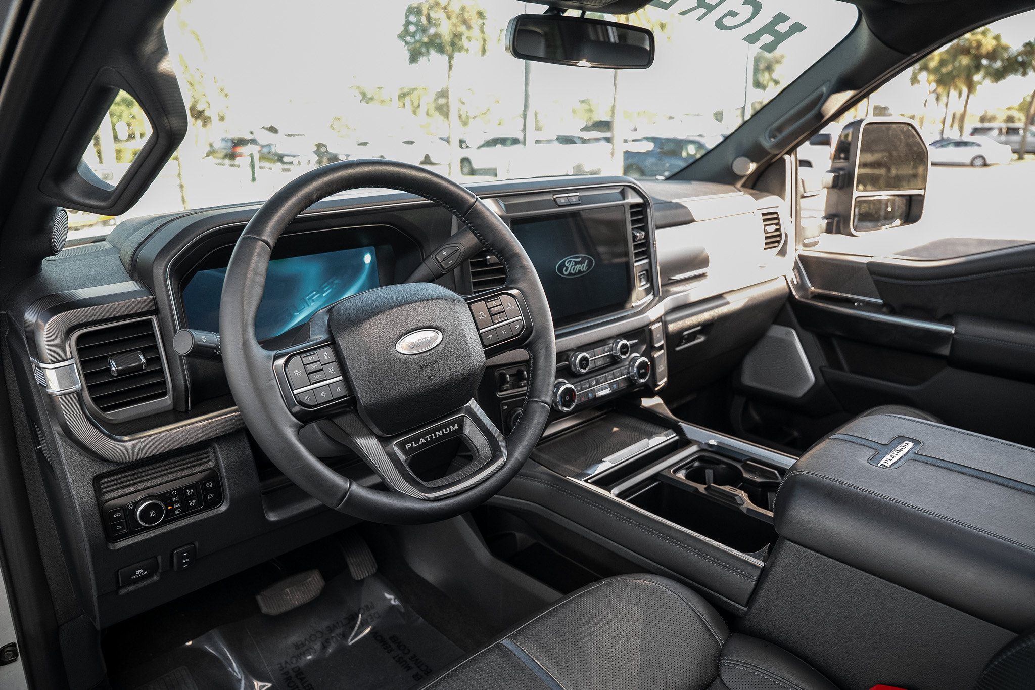 Used 2025 Ford F250 Platinum AWD/4WD image 2