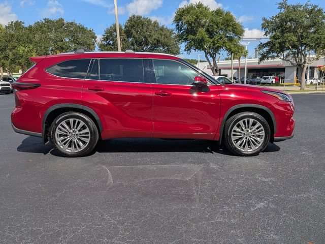 Used 2026 Toyota Highlander Platinum AWD/4WD image 2