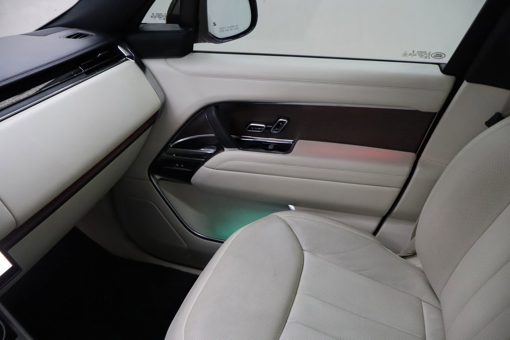 Used 2022 Land Rover Range Rover Long Wheelbase SE image 22