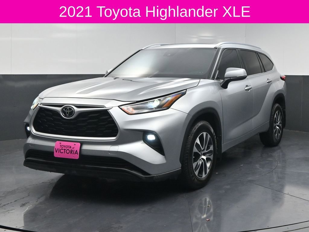 Used 2021 Toyota Highlander XLE image 2