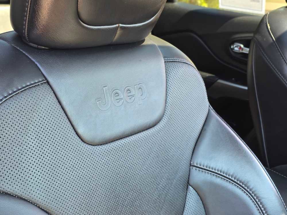 Used 2021 Jeep Cherokee Limited image 26