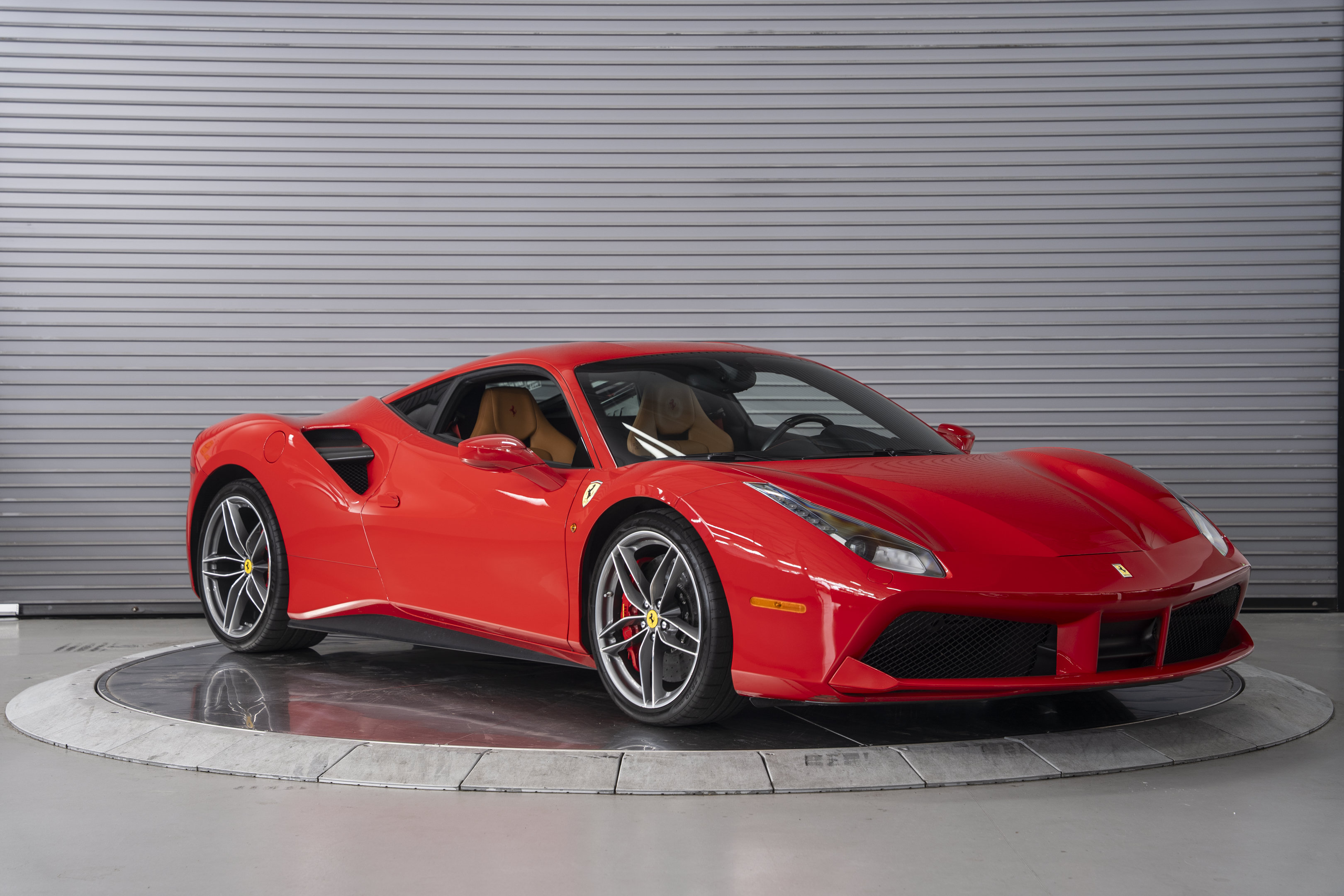 Used 2018 Ferrari 488 GTB RWD image 7