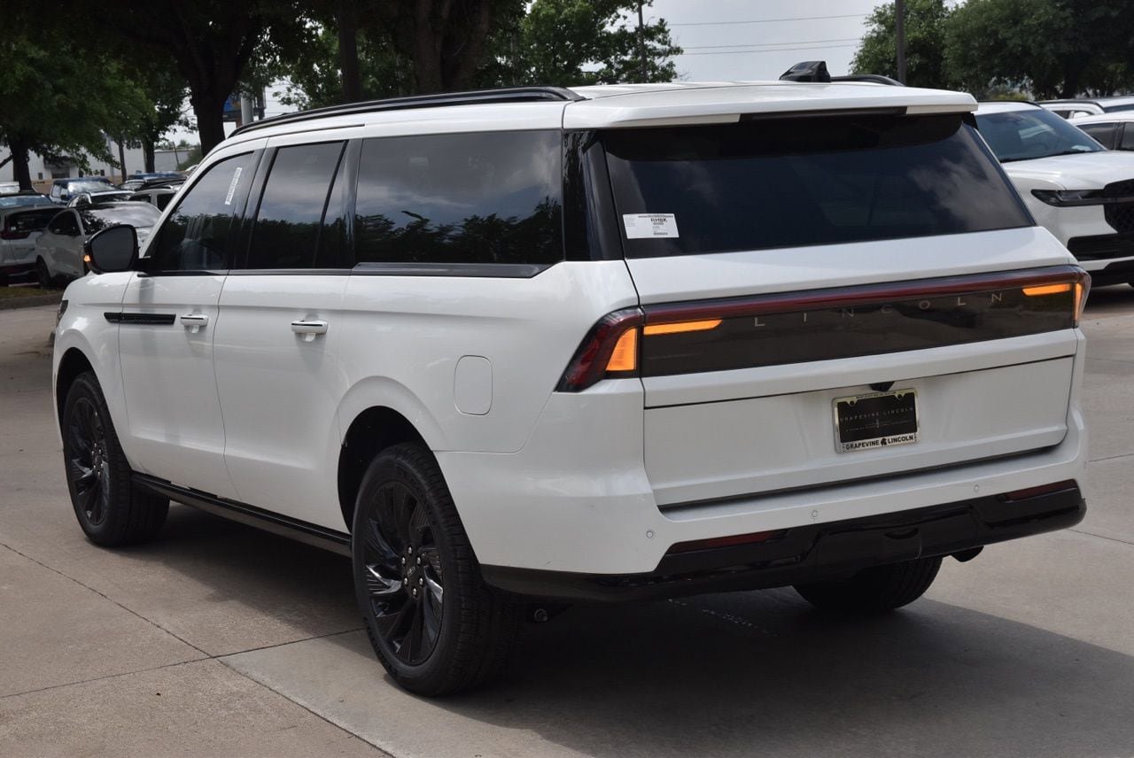 New 2026 Lincoln Navigator L Reserve w/ Jet Appearance Package AWD/4WD image 9