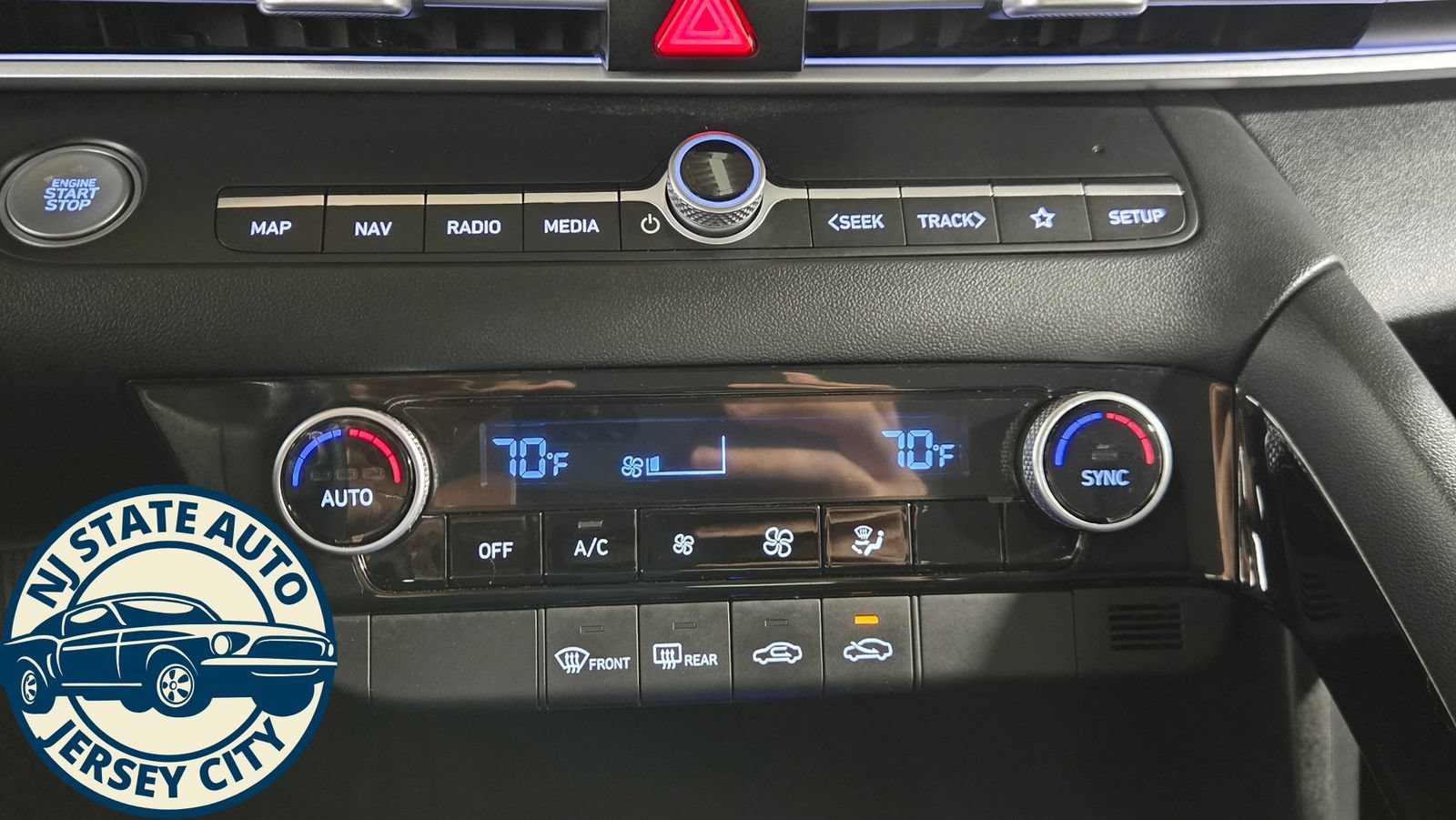 Used 2024 Hyundai Elantra Blue FWD image 15