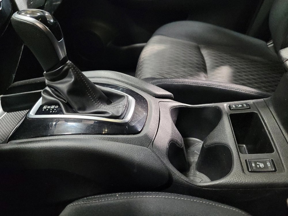 Used 2017 Nissan Rogue SV AWD/4WD image 26